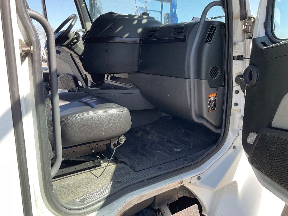 Other-Heavy Duty Tractors-Volvo-2020-VAH64600-Kansas City-MO-492,677\n\t\tmiles-$ 200,500 - Image 13