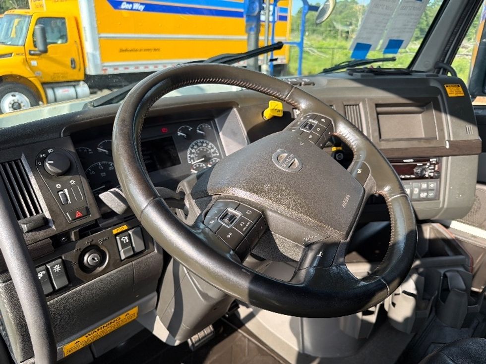 Other-Heavy Duty Tractors-Volvo-2020-VAH64600-La Porte-IN-434,479\n\t\tmiles-$ 195,500 - Image 11