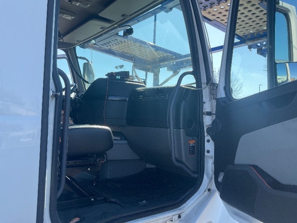 Other-Heavy Duty Tractors-Volvo-2020-VAH64600-New Castle-DE-402,841\n\t\tmiles-$ 210,000 - Image 13