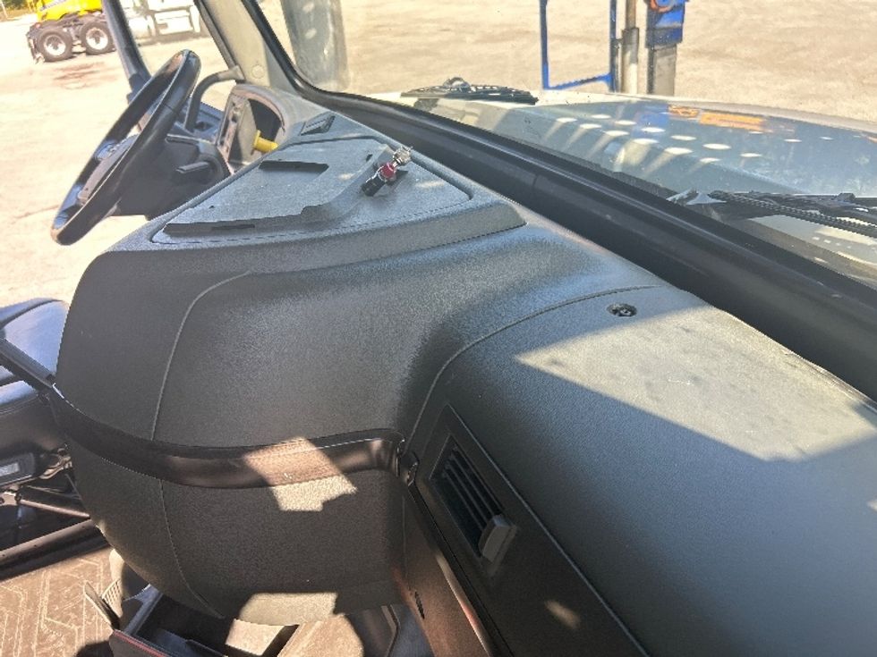 Other-Heavy Duty Tractors-Volvo-2020-VAH64600-Ocala-FL-340,130\n\t\tmiles-$ 213,750 - Image 12