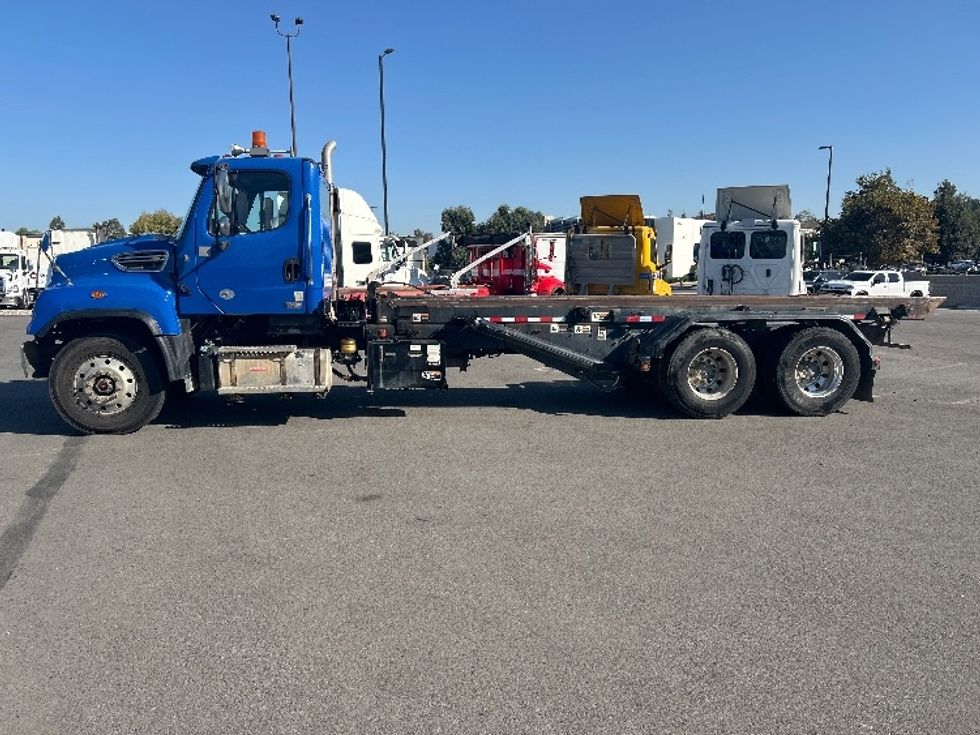 Other Truck-Light and Medium Duty Trucks-Freightliner-2017-114SD-Corona-CA-132,651\n\t\tmiles-$ 93,000 - Image 4