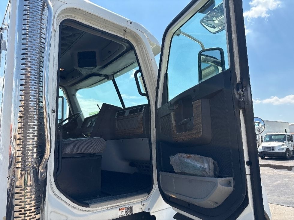 Other Truck-Light and Medium Duty Trucks-Freightliner-2017-CORONADO-Phoenix-AZ-70,950\n\t\tmiles-$ 98,500 - Image 16