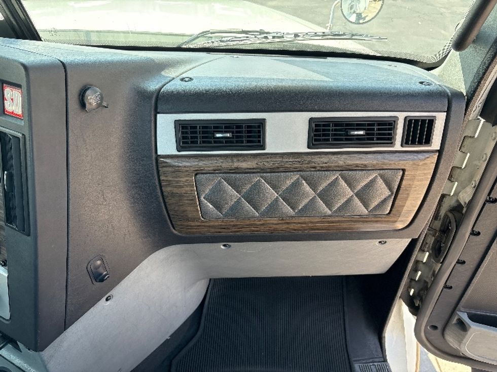 Other Truck-Light and Medium Duty Trucks-Freightliner-2017-CORONADO-Phoenix-AZ-70,950\n\t\tmiles-$ 98,500 - Image 17