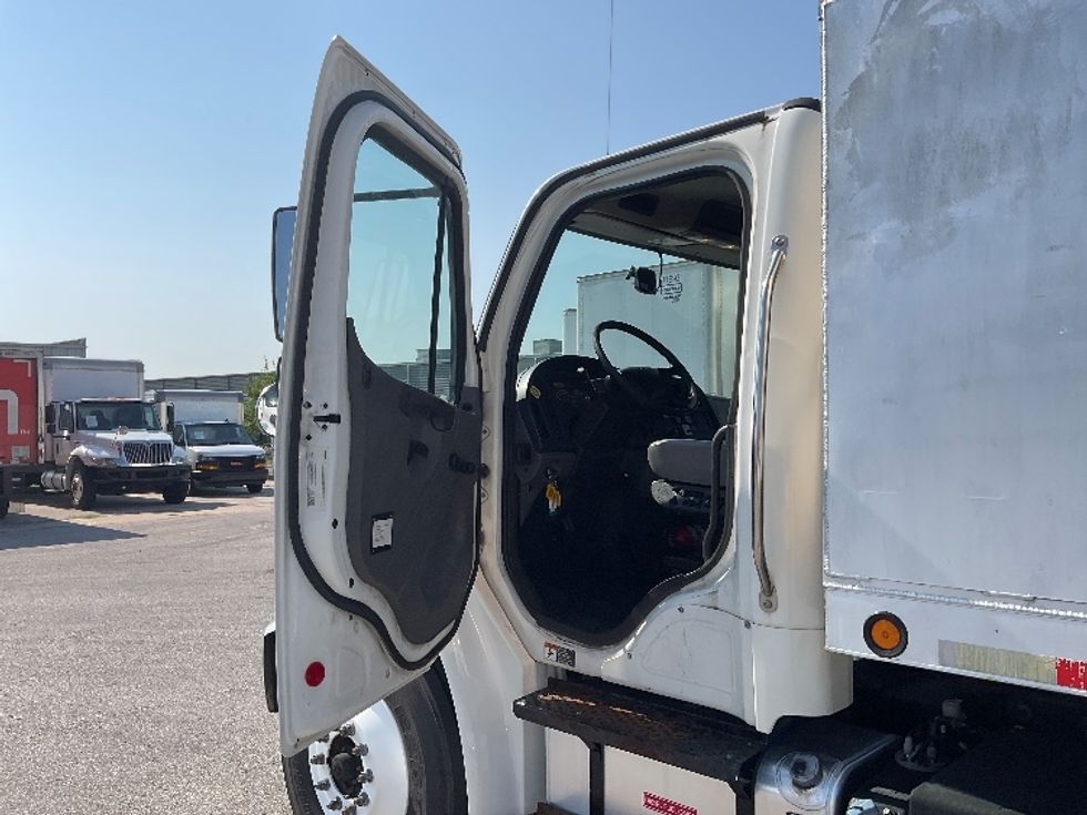 Other Truck-Light and Medium Duty Trucks-Freightliner-2018-M2-Moberly-MO-137,938\n\t\tmiles-$ 48,000 - Image 16