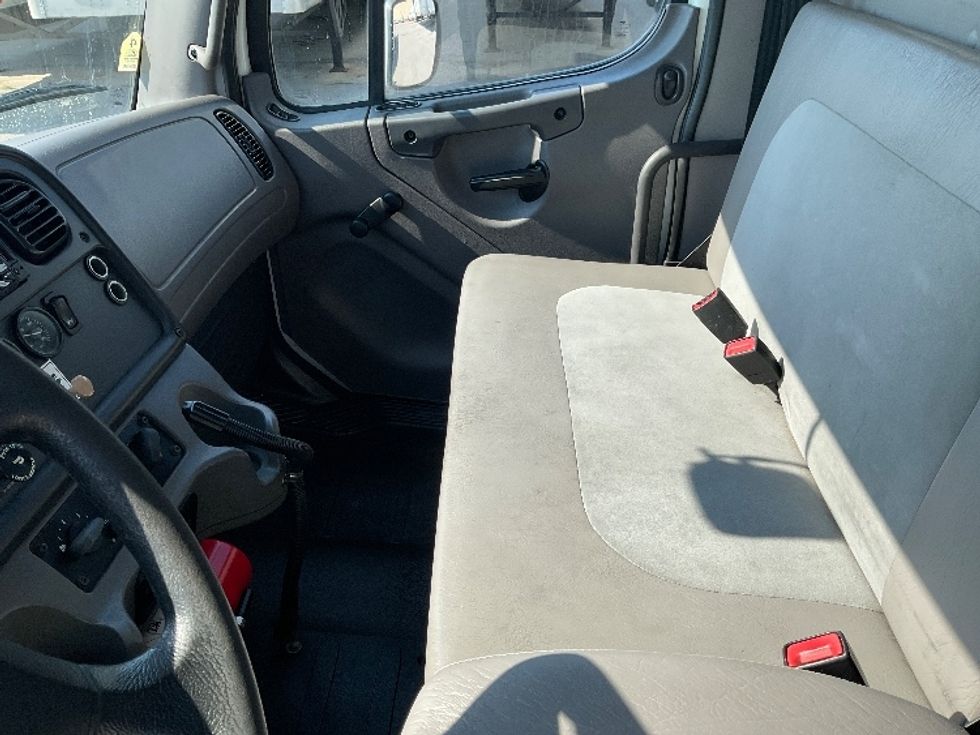 Other Truck-Light and Medium Duty Trucks-Freightliner-2018-M2-Moberly-MO-137,938\n\t\tmiles-$ 48,000 - Image 19