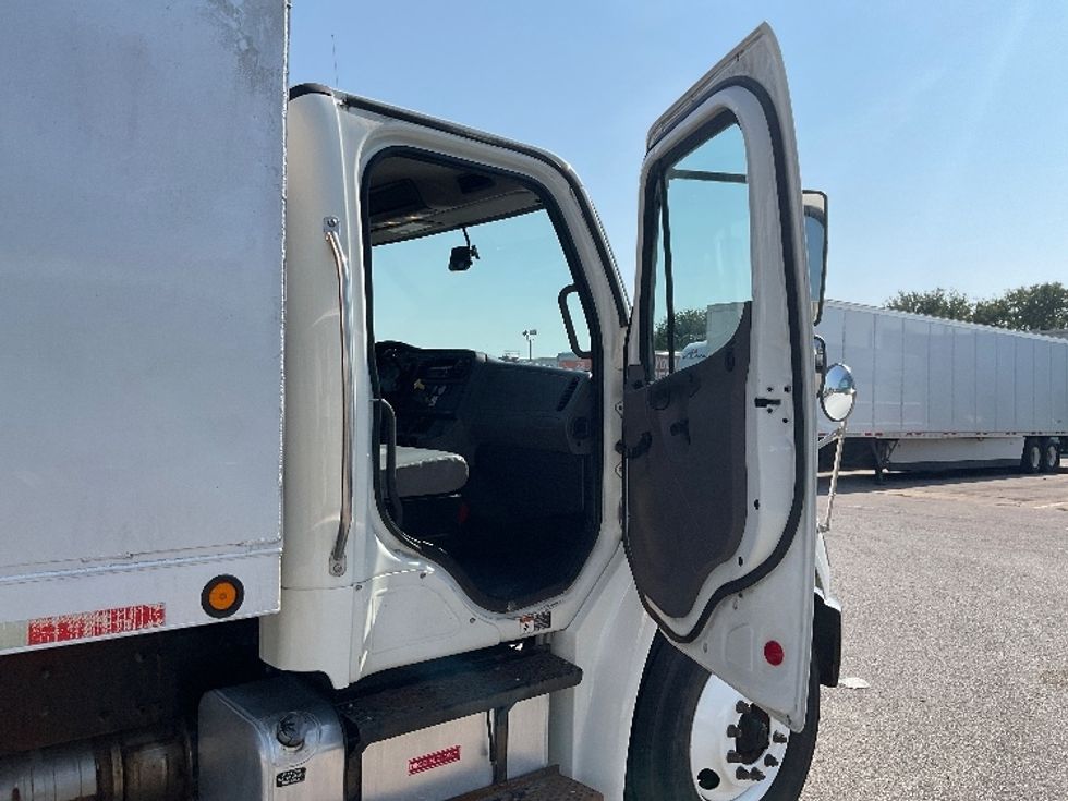 Other Truck-Light and Medium Duty Trucks-Freightliner-2018-M2-Moberly-MO-137,938\n\t\tmiles-$ 48,000 - Image 20