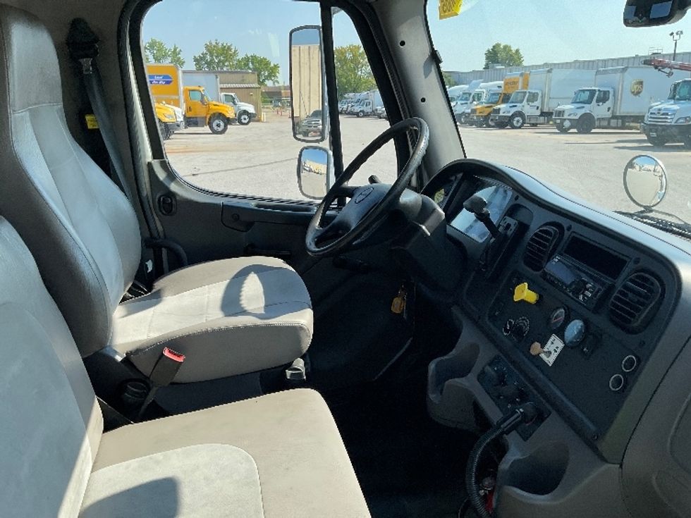 Other Truck-Light and Medium Duty Trucks-Freightliner-2018-M2-Moberly-MO-137,938\n\t\tmiles-$ 48,000 - Image 22