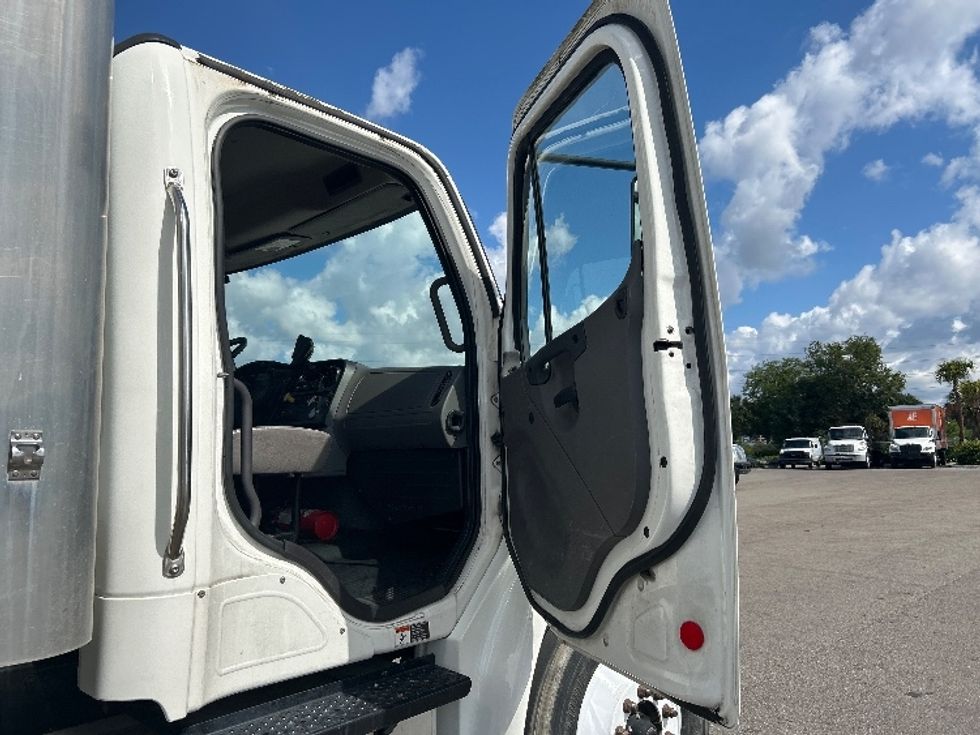 Other Truck-Light and Medium Duty Trucks-Freightliner-2018-M2-Tampa-FL-105,844\n\t\tmiles-$ 47,500 - Image 20