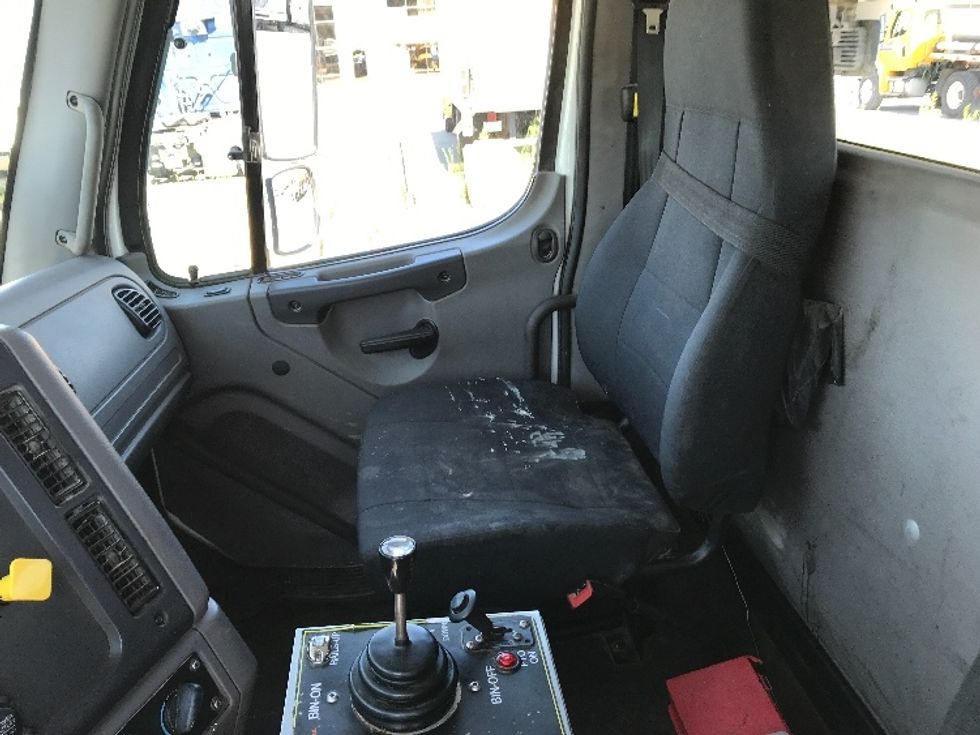 Other Truck-Light and Medium Duty Trucks-Freightliner-2019-114SD-Abbotsford-BC-282,827\n\t\tkm-$ 149,000 - Image 19