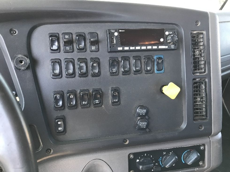 Other Truck-Light and Medium Duty Trucks-Freightliner-2019-114SD-Abbotsford-BC-282,827\n\t\tkm-$ 149,000 - Image 25