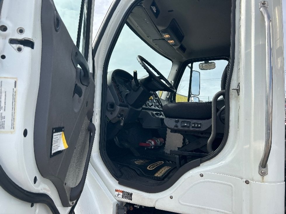 Other Truck-Light and Medium Duty Trucks-Freightliner-2019-M2-Montreal-PQ-188,359\n\t\tkm-$ 100,500 - Image 14