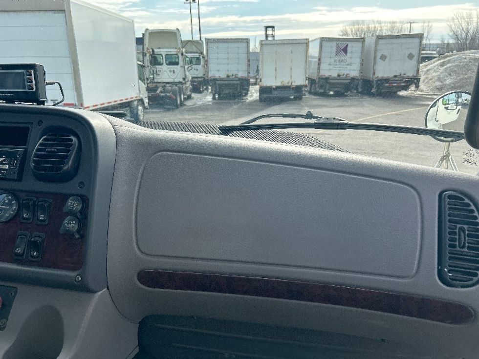Other Truck-Light and Medium Duty Trucks-Freightliner-2019-M2-Montreal-PQ-188,359\n\t\tkm-$ 100,500 - Image 19