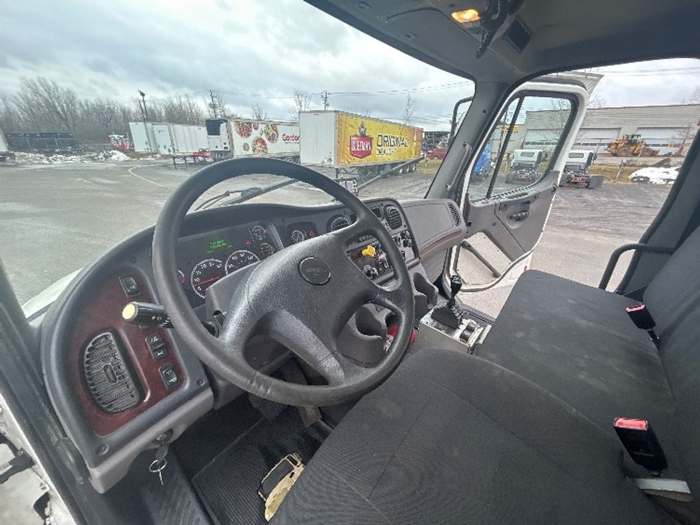 Other Truck-Light and Medium Duty Trucks-Freightliner-2019-M2-Montreal-PQ-200,479\n\t\tkm-$ 113,000 - Image 14