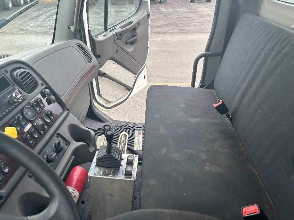 Other Truck-Light and Medium Duty Trucks-Freightliner-2019-M2-Montreal-PQ-200,479\n\t\tkm-$ 113,000 - Image 16