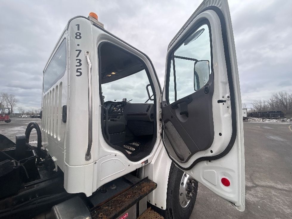 Other Truck-Light and Medium Duty Trucks-Freightliner-2019-M2-Montreal-PQ-200,479\n\t\tkm-$ 113,000 - Image 17