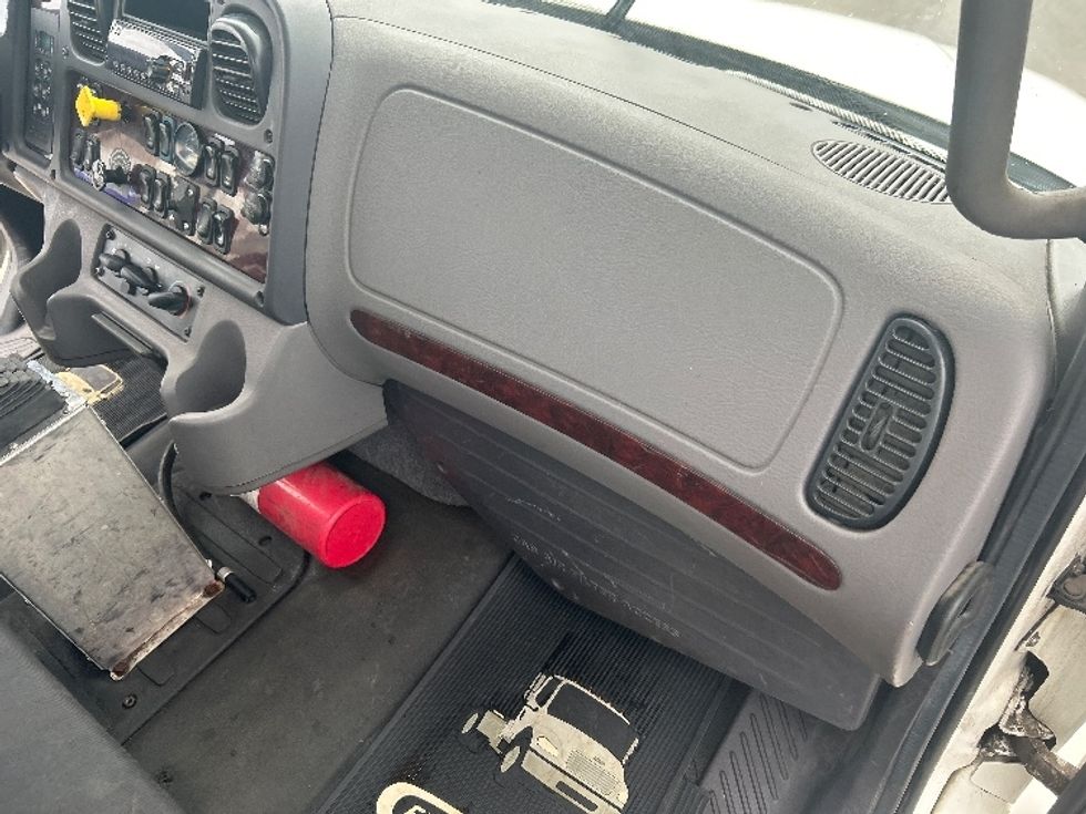 Other Truck-Light and Medium Duty Trucks-Freightliner-2019-M2-Montreal-PQ-200,479\n\t\tkm-$ 113,000 - Image 18