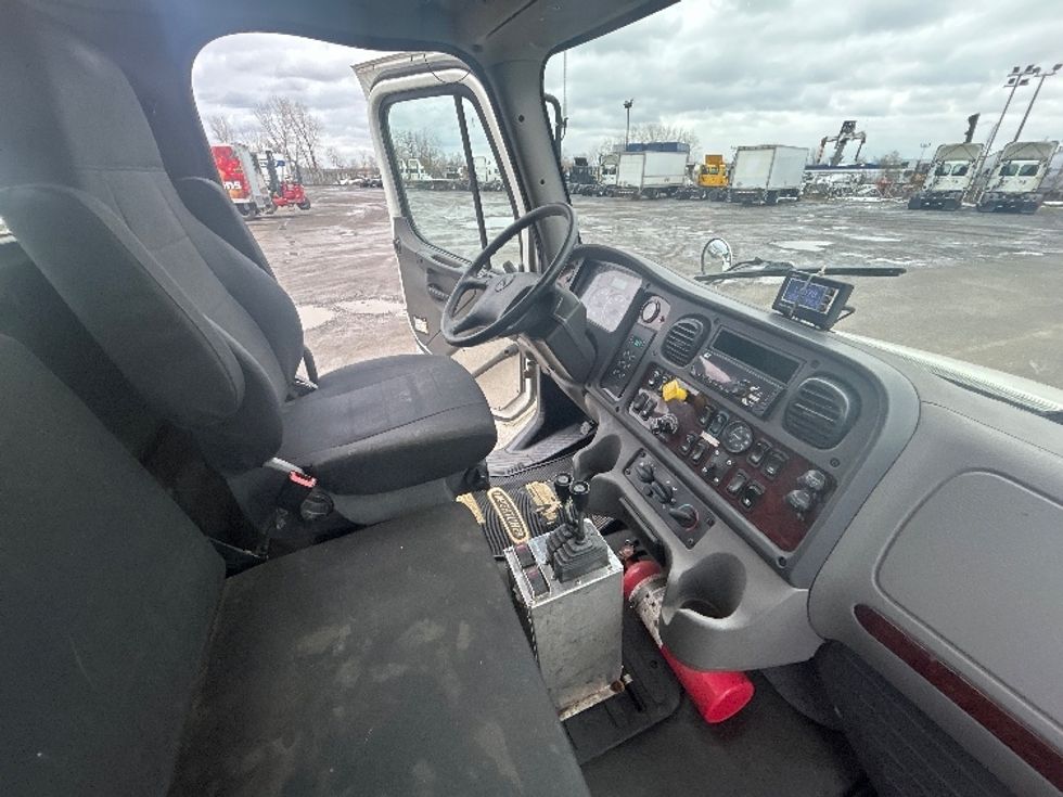 Other Truck-Light and Medium Duty Trucks-Freightliner-2019-M2-Montreal-PQ-200,479\n\t\tkm-$ 113,000 - Image 19