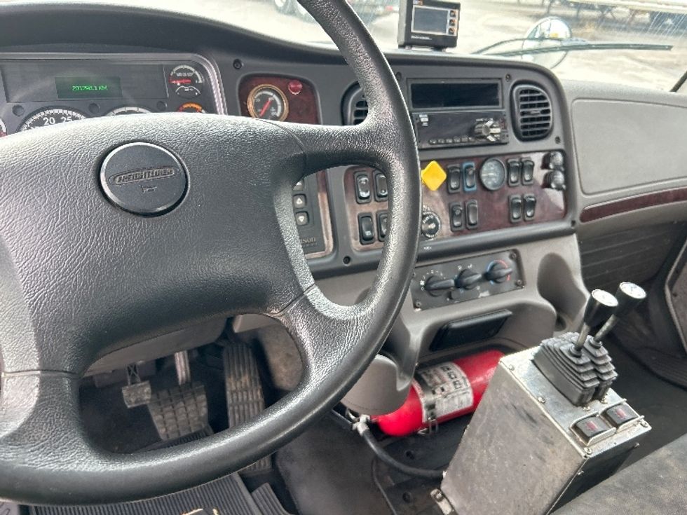 Other Truck-Light and Medium Duty Trucks-Freightliner-2019-M2-Montreal-PQ-201,398\n\t\tkm-$ 102,500 - Image 14