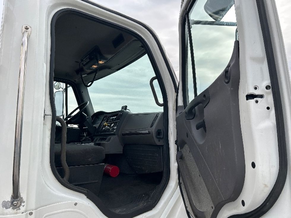 Other Truck-Light and Medium Duty Trucks-Freightliner-2019-M2-Montreal-PQ-201,398\n\t\tkm-$ 102,500 - Image 17