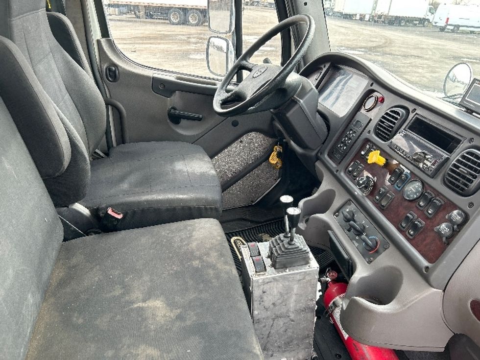 Other Truck-Light and Medium Duty Trucks-Freightliner-2019-M2-Montreal-PQ-201,398\n\t\tkm-$ 102,500 - Image 19