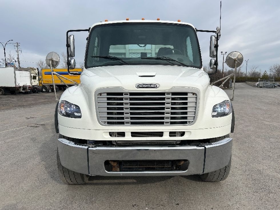 Other Truck-Light and Medium Duty Trucks-Freightliner-2019-M2-Montreal-PQ-201,398\n\t\tkm-$ 102,500 - Image 2
