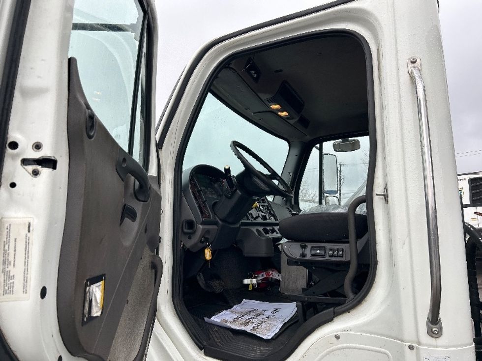 Other Truck-Light and Medium Duty Trucks-Freightliner-2019-M2-Montreal-PQ-219,979\n\t\tkm-$ 99,000 - Image 12