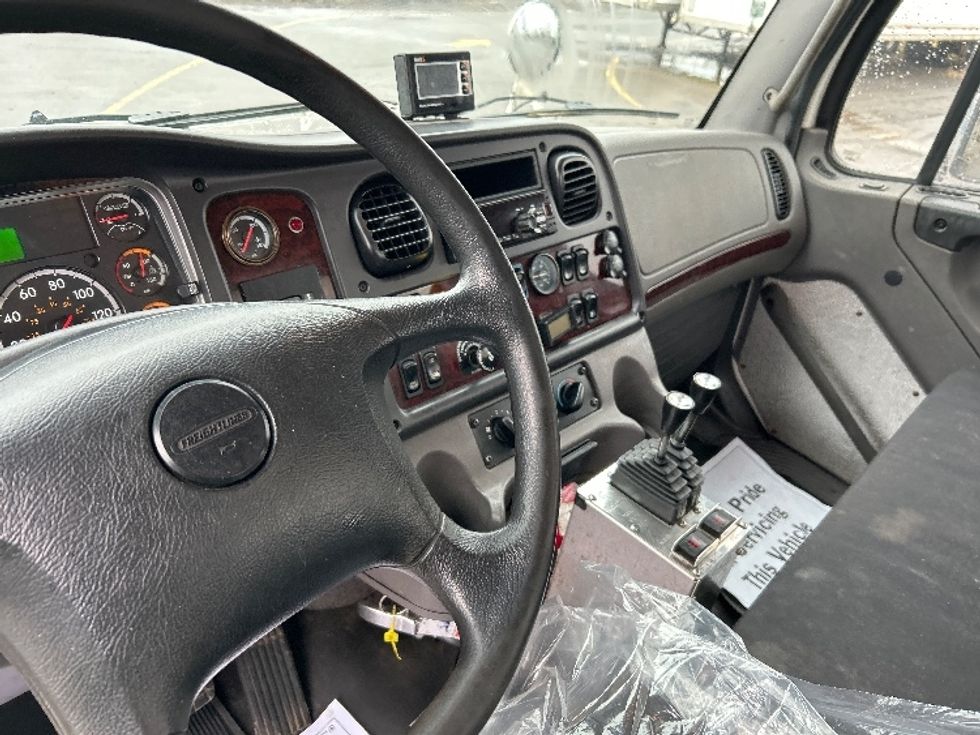 Other Truck-Light and Medium Duty Trucks-Freightliner-2019-M2-Montreal-PQ-219,979\n\t\tkm-$ 99,000 - Image 13