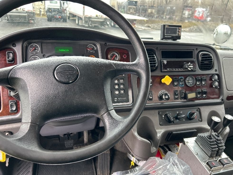 Other Truck-Light and Medium Duty Trucks-Freightliner-2019-M2-Montreal-PQ-219,979\n\t\tkm-$ 99,000 - Image 14