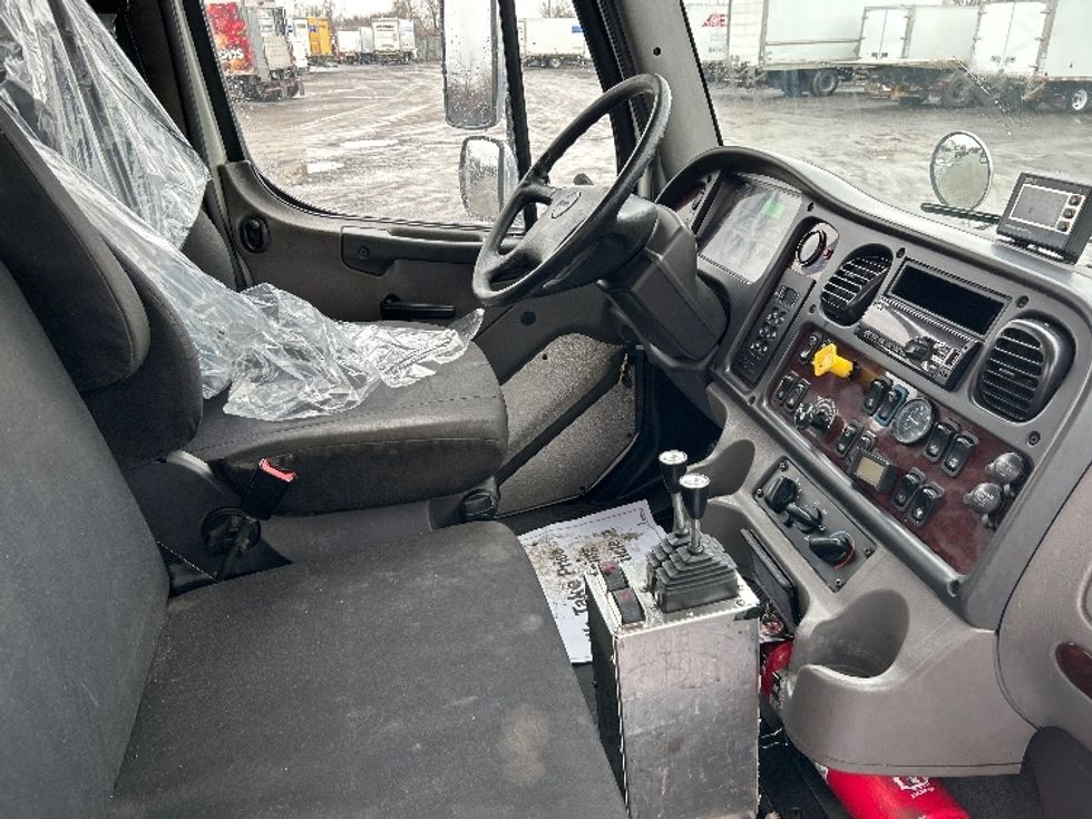 Other Truck-Light and Medium Duty Trucks-Freightliner-2019-M2-Montreal-PQ-219,979\n\t\tkm-$ 99,000 - Image 18
