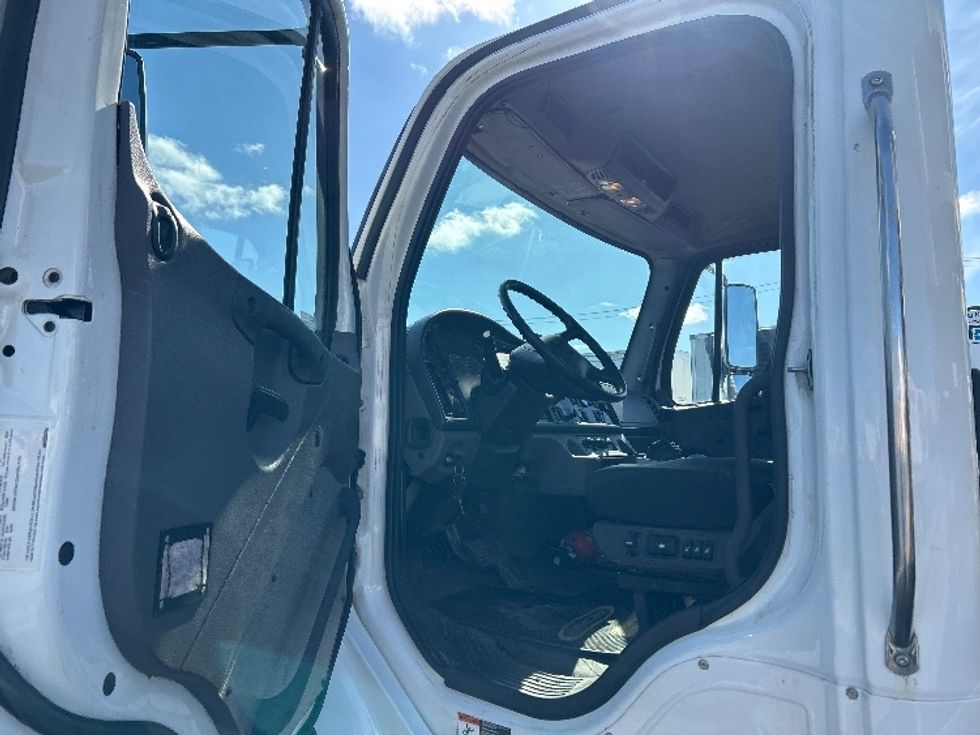 Other Truck-Light and Medium Duty Trucks-Freightliner-2019-M2-Montreal-PQ-224,984\n\t\tkm-$ 101,250 - Image 15