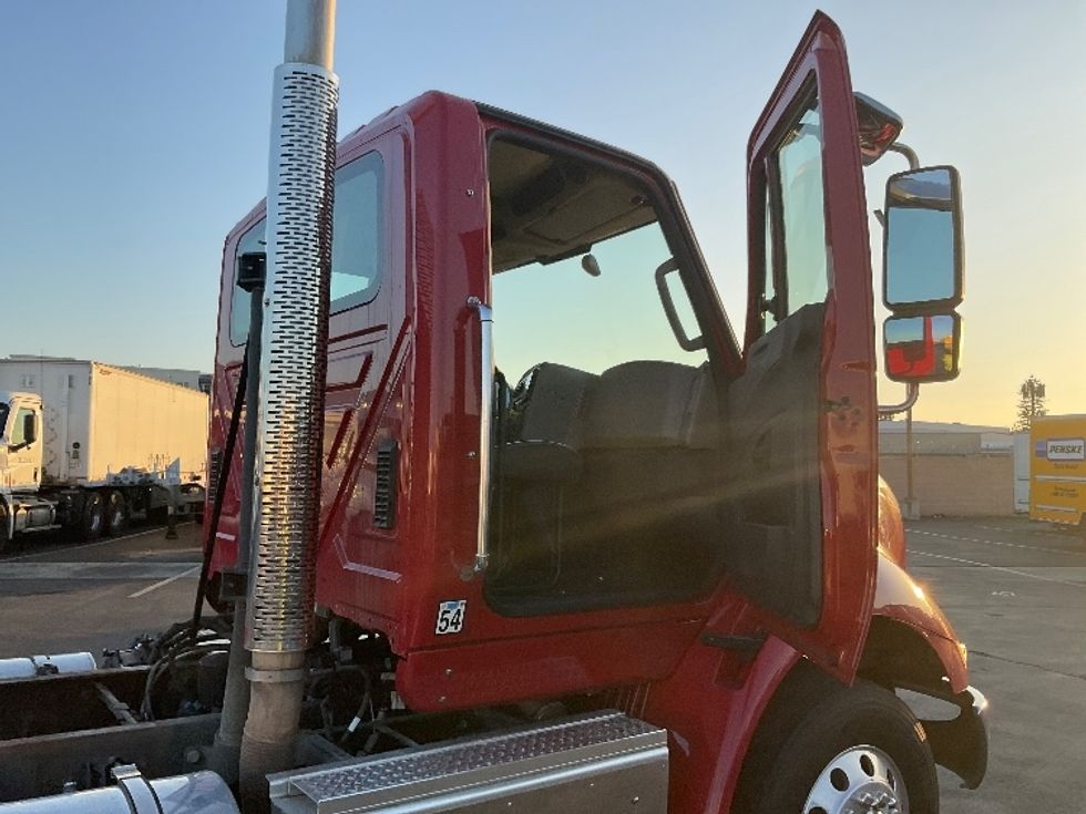 Other Truck-Light and Medium Duty Trucks-International-2016-8600-Anaheim-CA-112,206\n\t\tmiles-$ 34,000 - Image 15