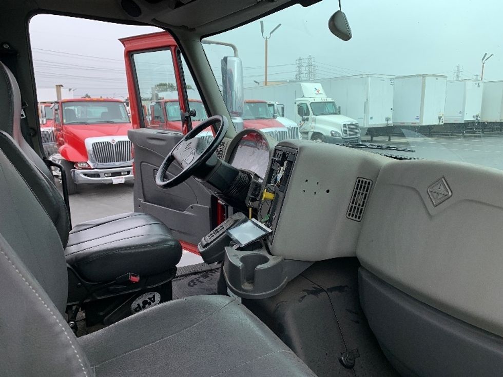 Other Truck-Light and Medium Duty Trucks-International-2016-8600-Anaheim-CA-96,258\n\t\tmiles-$ 34,500 - Image 22