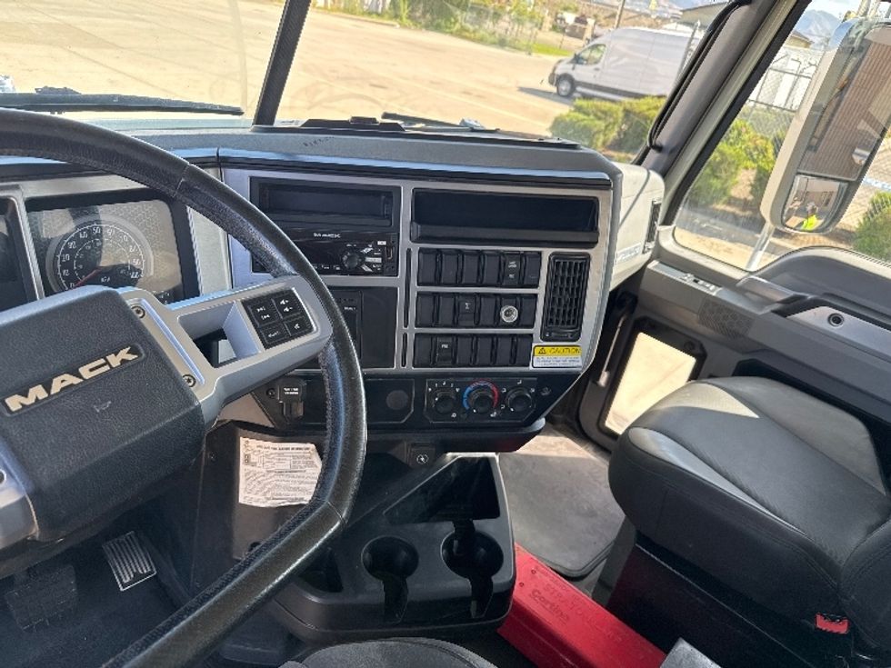 Other Truck-Light and Medium Duty Trucks-Mack-2020-GR64F-Salt Lake City-UT-147,558\n\t\tmiles-$ 135,000 - Image 10