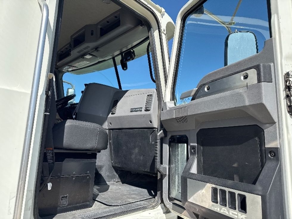 Other Truck-Light and Medium Duty Trucks-Mack-2020-GR64F-Salt Lake City-UT-147,558\n\t\tmiles-$ 135,000 - Image 12