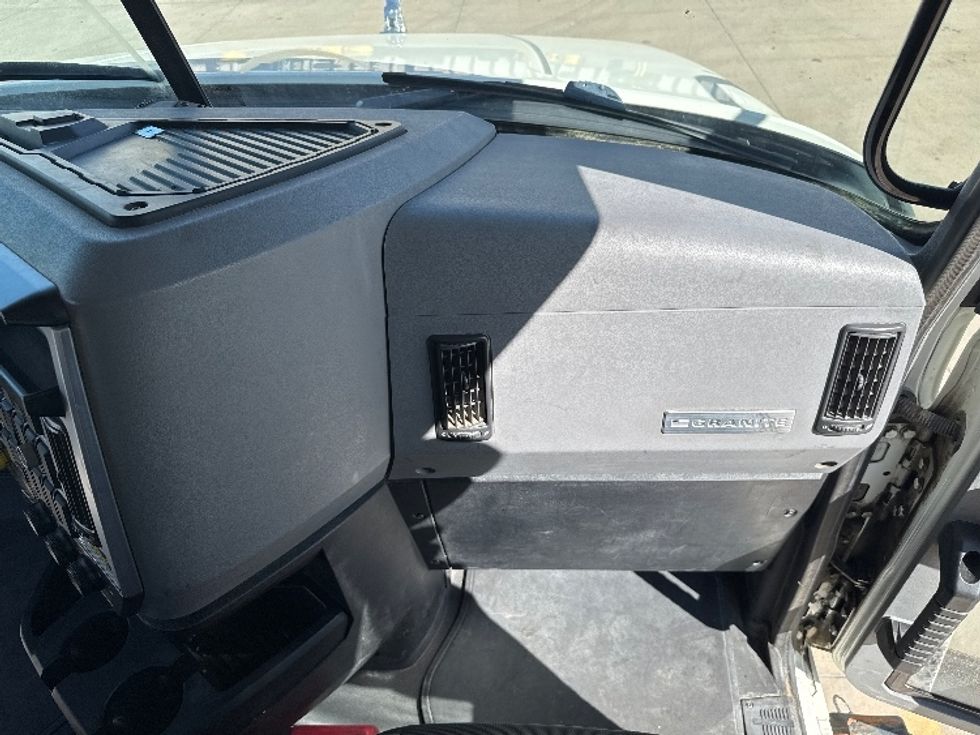 Other Truck-Light and Medium Duty Trucks-Mack-2020-GR64F-Salt Lake City-UT-147,558\n\t\tmiles-$ 135,000 - Image 13