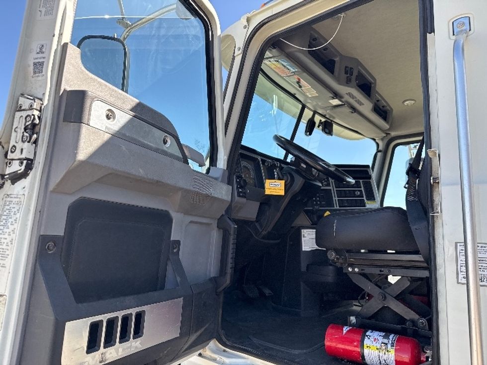 Other Truck-Light and Medium Duty Trucks-Mack-2020-GR64F-Salt Lake City-UT-147,558\n\t\tmiles-$ 135,000 - Image 9