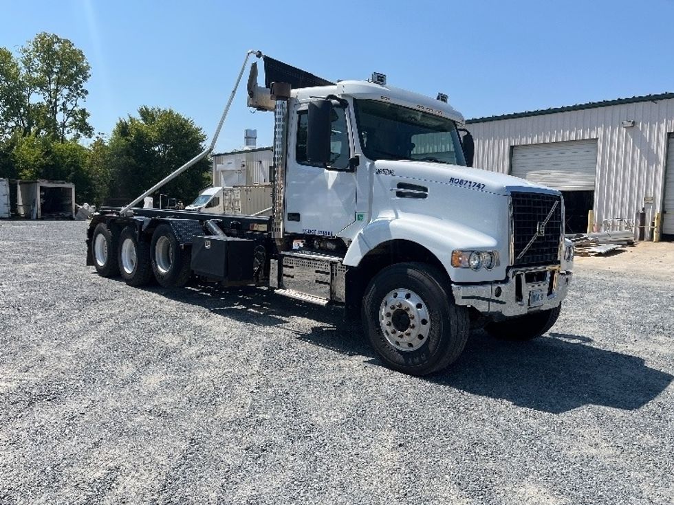Other Truck-Light and Medium Duty Trucks-Volvo-2019-VHD64200-Concord-NC-226,741\n\t\tmiles-$ 140,000 - Image 1