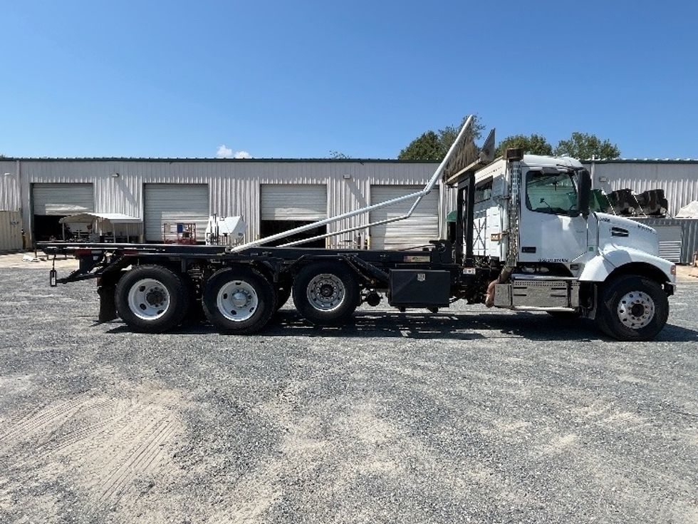 Other Truck-Light and Medium Duty Trucks-Volvo-2019-VHD64200-Concord-NC-226,741\n\t\tmiles-$ 140,000 - Image 15