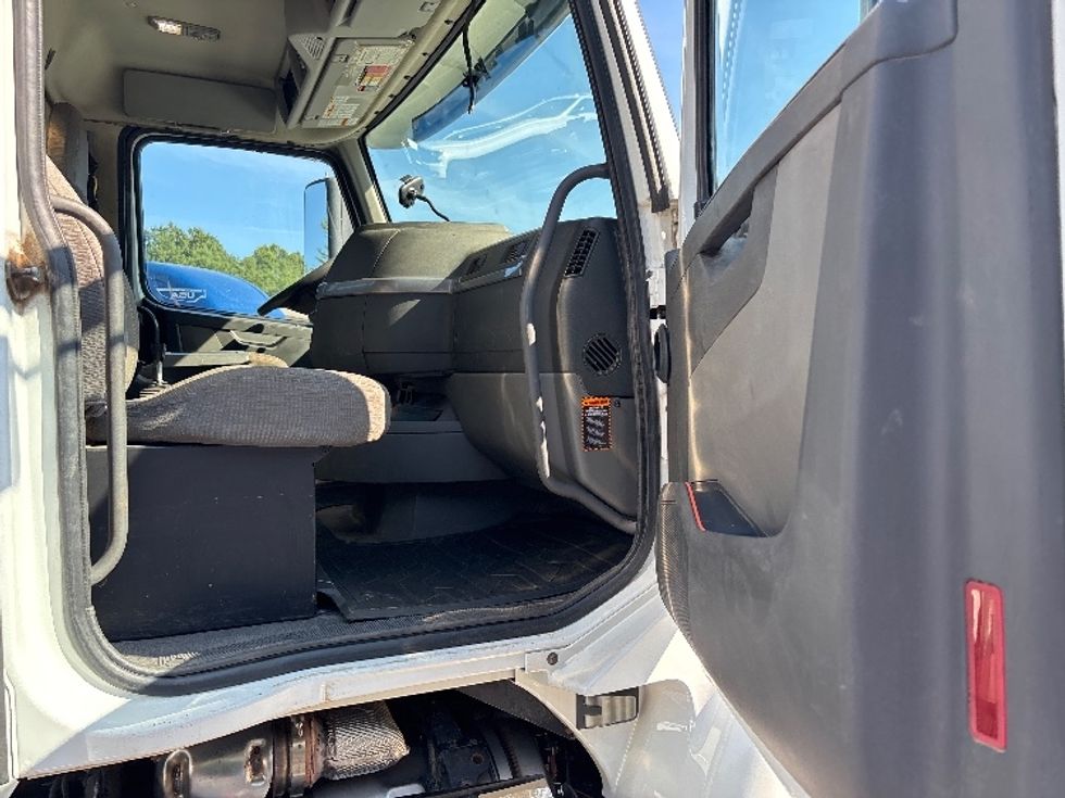 Other Truck-Light and Medium Duty Trucks-Volvo-2019-VHD64200-Concord-NC-226,741\n\t\tmiles-$ 140,000 - Image 20