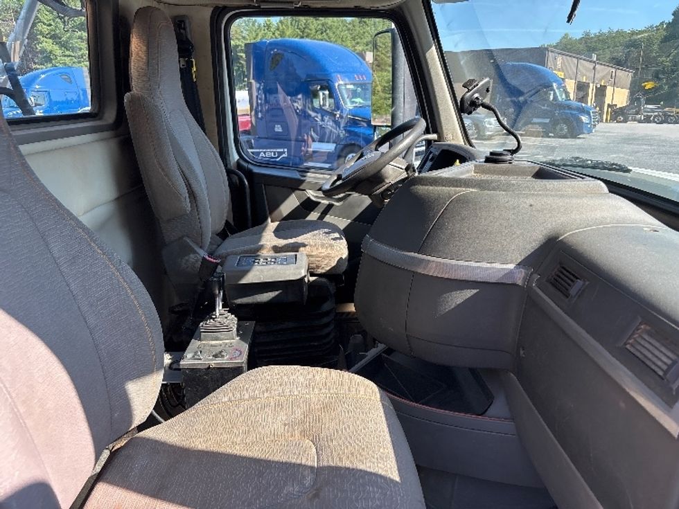 Other Truck-Light and Medium Duty Trucks-Volvo-2019-VHD64200-Concord-NC-226,741\n\t\tmiles-$ 140,000 - Image 22