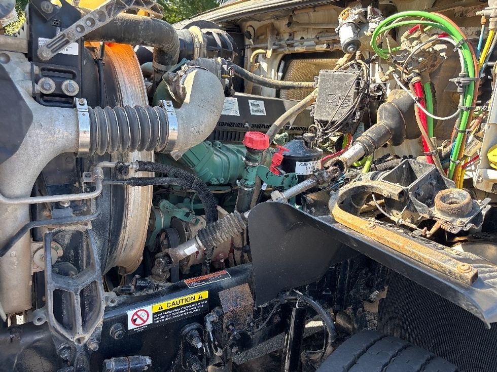 Other Truck-Light and Medium Duty Trucks-Volvo-2019-VHD64200-Concord-NC-226,741\n\t\tmiles-$ 140,000 - Image 24
