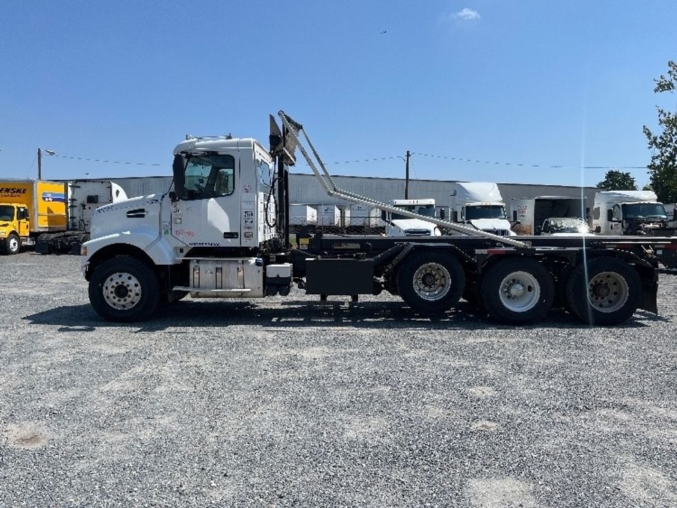 Other Truck-Light and Medium Duty Trucks-Volvo-2019-VHD64200-Concord-NC-226,741\n\t\tmiles-$ 140,000 - Image 4