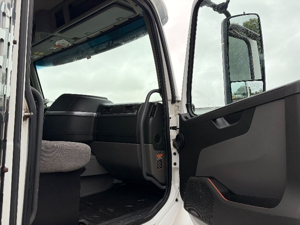 Other Truck-Light and Medium Duty Trucks-Volvo-2020-VHD64F-Dallas-TX-161,109\n\t\tmiles-$ 113,000 - Image 19