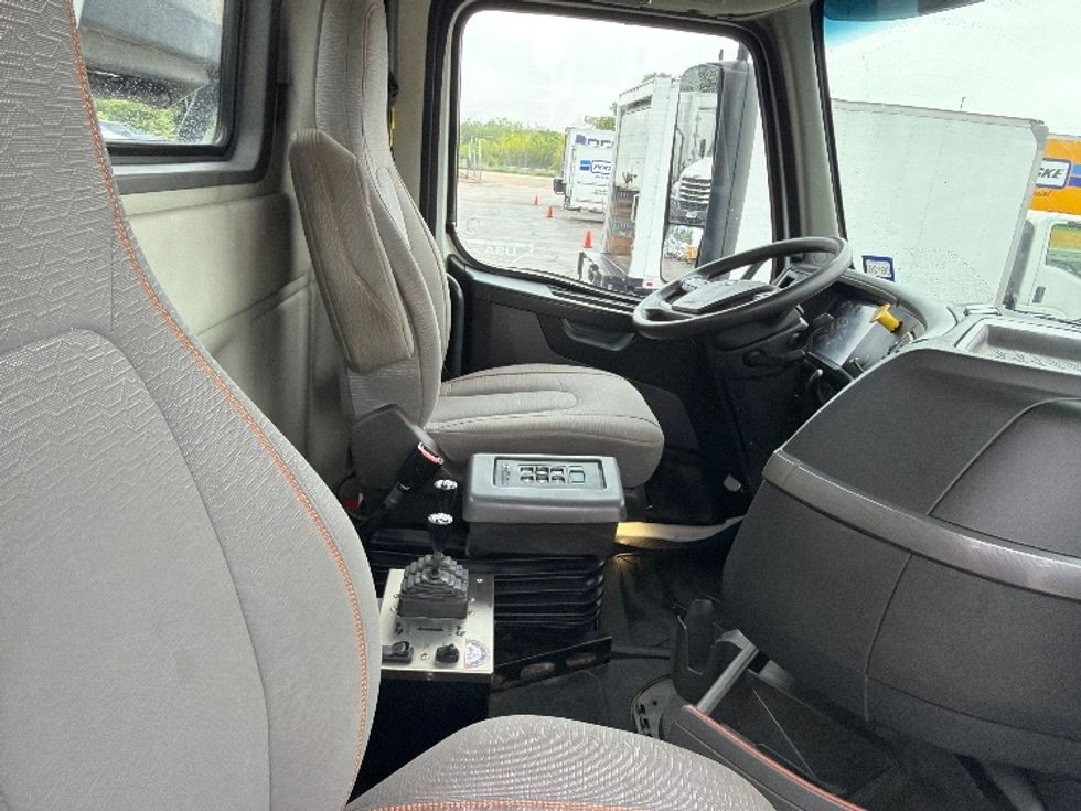 Other Truck-Light and Medium Duty Trucks-Volvo-2020-VHD64F-Dallas-TX-161,109\n\t\tmiles-$ 113,000 - Image 21