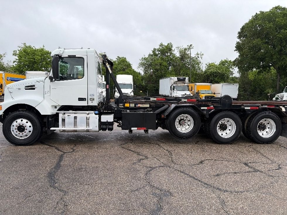 Other Truck-Light and Medium Duty Trucks-Volvo-2020-VHD64F-Dallas-TX-161,109\n\t\tmiles-$ 113,000 - Image 4