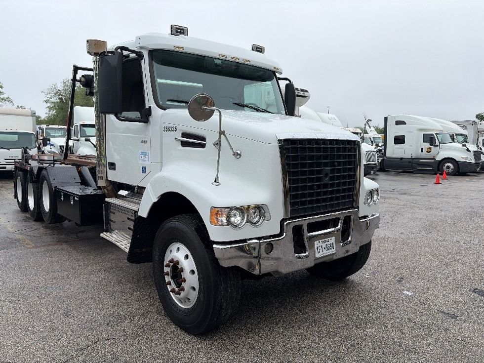 Other Truck-Light and Medium Duty Trucks-Volvo-2020-VHD64F-San Antonio-TX-191,394\n\t\tmiles-$ 112,500 - Image 1