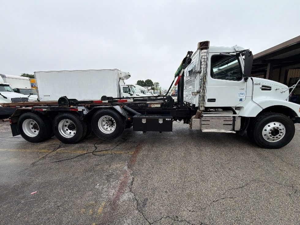 Other Truck-Light and Medium Duty Trucks-Volvo-2020-VHD64F-San Antonio-TX-191,394\n\t\tmiles-$ 112,500 - Image 9