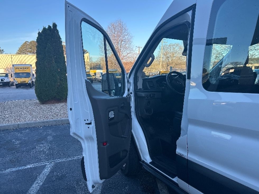 Passenger Van-Light and Medium Duty Trucks-Ford-2021-Transit 250-Chesapeake-VA-57,682\n\t\tmiles-$ 32,750 - Image 16