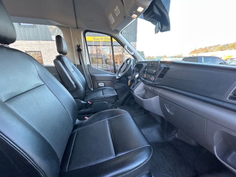 Passenger Van-Light and Medium Duty Trucks-Ford-2021-Transit 250-Chesapeake-VA-57,682\n\t\tmiles-$ 32,750 - Image 22