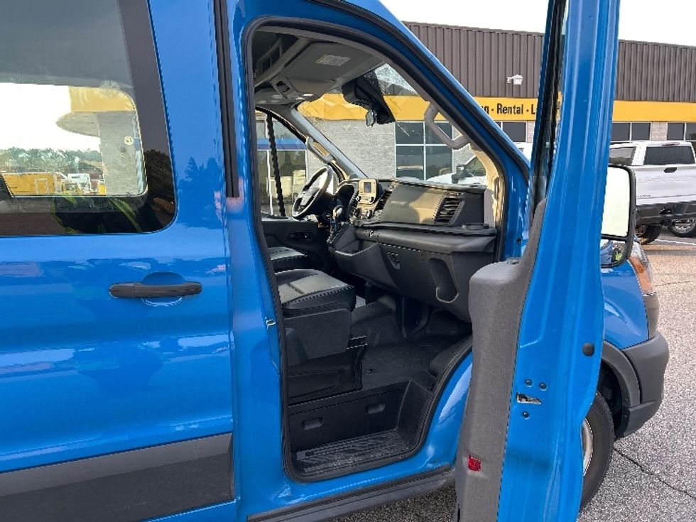 Passenger Van-Light and Medium Duty Trucks-Ford-2022-Transit 250-Prince George-VA-33,818\n\t\tmiles-$ 38,250 - Image 19